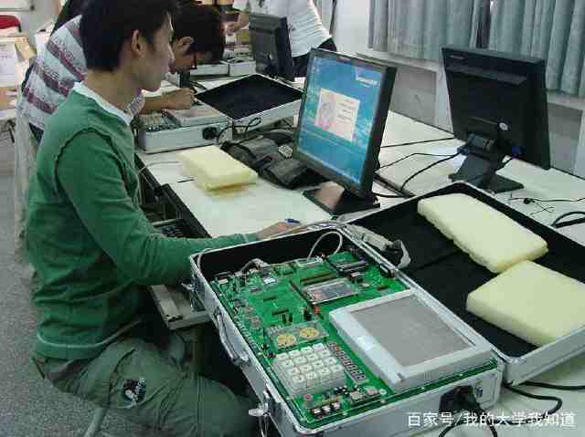 大學(xué)里那些“痛并快樂著”的專業(yè) 5個(gè)看似苦逼但畢業(yè)薪酬高的選擇，計(jì)算機(jī)技術(shù)咨詢?yōu)槟憬馕? />
</span>
<span id=